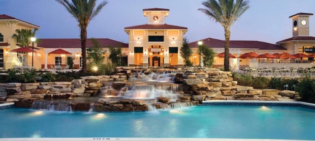 2 Units with Kitchen - Short Drive to SeaWorld Orlando and Universal! in Kissimmee