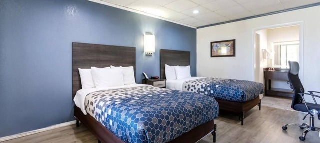 3 Group-Friendly Roadside Rooms Near Us-52 & I-81 | Ideal for Families/Groups in Wytheville