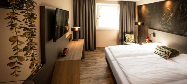 3 Sleek & Spacious Rooms w/Kitchens — Relaxing Stays Near Killesberg Park in Stuttgart