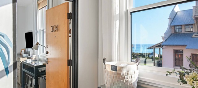 304 Rosemary Beach Inn - Includes Beach Chairs & Complimentary Breakfast + Access to 4 Pools in Rosemary Beach