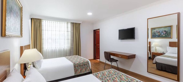 4 Elegant Units! FREE Parking, City Views, Minutes to Parque de la 93 in Bogotá