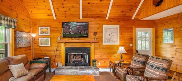 Alpine-Style Cabin on Beech Mountain in Beech Mountain