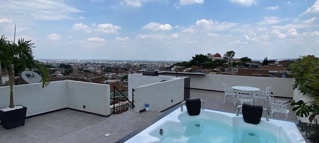 Amazing Apartment With Jacuzzi and City Views! in Cali