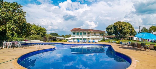 Amazing location/2 min from Coffe National Park/Outdoor Pool/Free WiFi & Parkgn in Montenegro