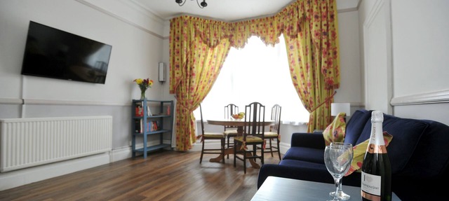An apartment that sleeps 4 guests in 1 bedroom in Cheltenham
