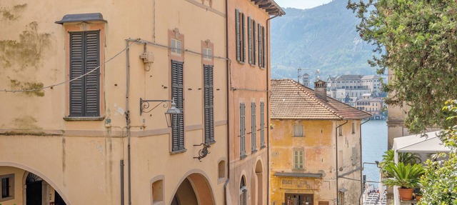 Apartment 'Antro Di Circe - Orta Centro' with Private Terrace, Garden and Wi-Fi in Orta San Giulio