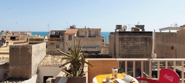 Apartment "Casa Riviera" with Balconies and Wi-Fi in Donnalucata