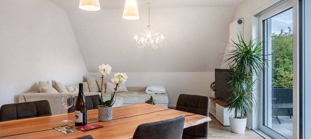 Apartment 'Fewo Ebringen Weinbergblick' with Mountain View, Balcony and Wi-Fi in Ebringen