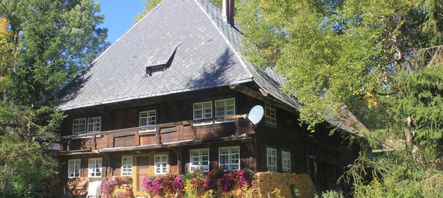 Apartment 'Hüsli' with Private Terrace, Private Garden and Wi-Fi in Titisee-Neustadt