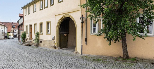 Apartment 'Stadthaus' with Private Terrace, Balcony and Wi-Fi in Mellrichstadt