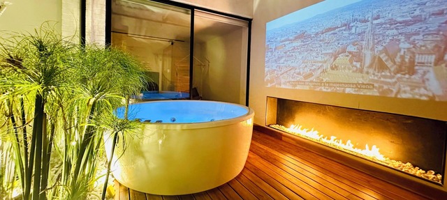 Apt with private jacuzzi sauna sauna fireplace cinema and gym king size bed 93 park in Bogotá