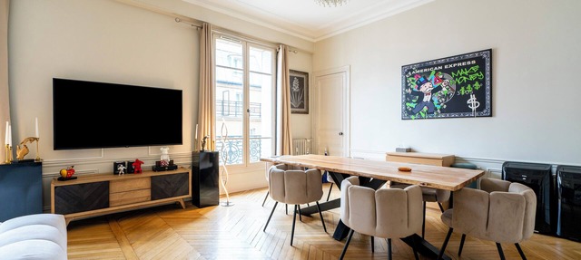 Arc de Triomphe Luxury Apartment in Paris