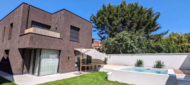 Architect-designed Provencal house between Paris and Disney in montreuil