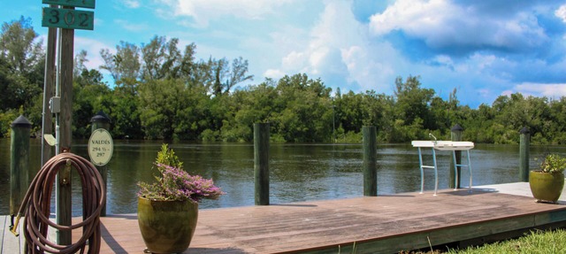 Attached Studio retreat with walking distance to the Dock 🐠 in Everglades City