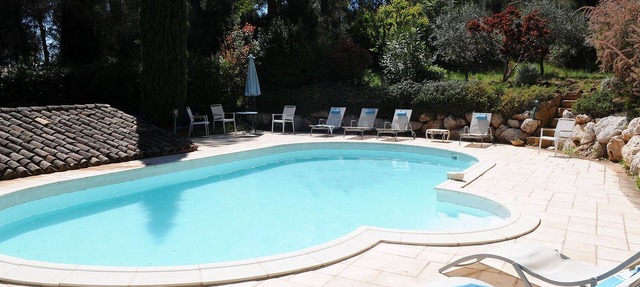 Authentic Bastide in Aix en Provence Clim, Swimming pool, 5 bedrooms, 10 travellers in Le Tholonet