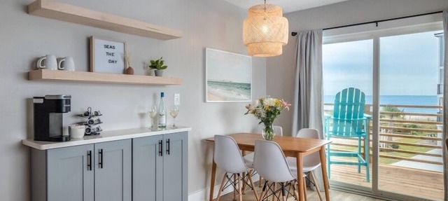 Beach House OKI - Premium Two King Suite in hotel on Oak Island, North Carolina in Oak Island