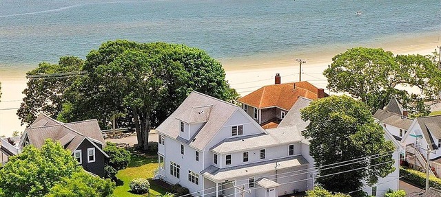 Beachfront 5BR with Ocean View, Pool Table, Arcade Game, Baby Crib in Wareham