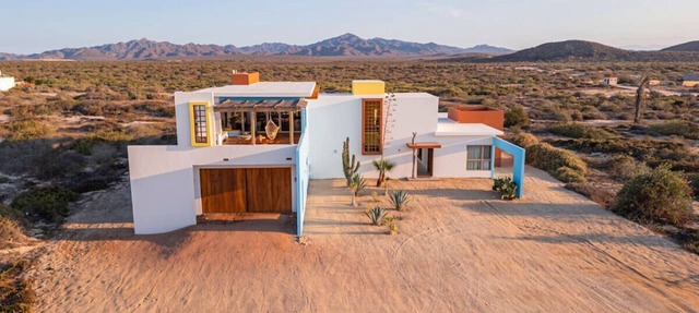 Beachfront Community - Villa 8 Guests in Los Ribera