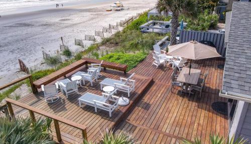 Beachfront Deck with steps down to the white sandy beach Sea Dunes Sandcastle 1A in Edgewater