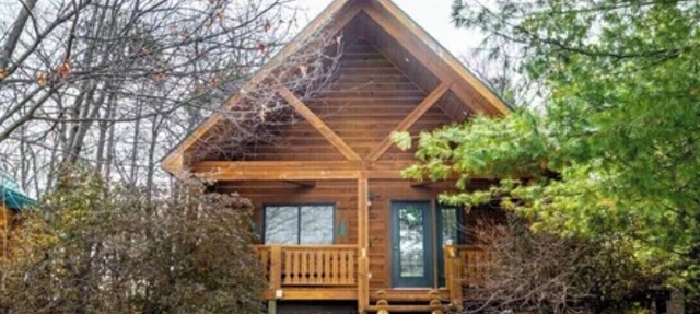 Beautiful cabin located near Three Bears Park/Jellystone in Warrens