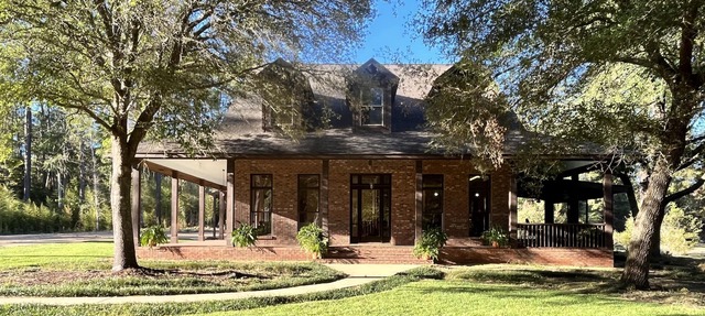 Beautiful secluded executive style home yet close to town. in McComb