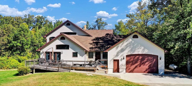 Beautifully Remodeled Lakefront Home in Walker