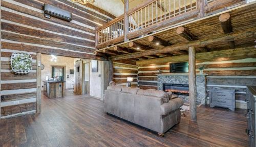 Bedford Cabin w/Porch, 5 Mi to Historic District! in Bedford