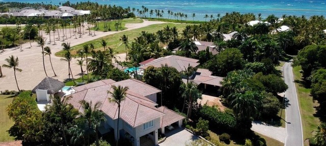 Best location PC Resort - 200yards from best beach - HOT TUB in Punta Cana