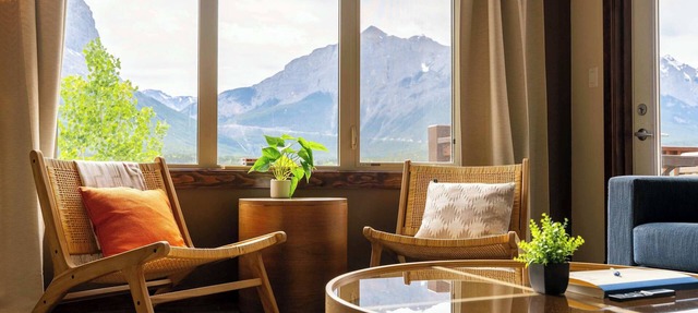 Breathtaking Luxury 3Bd Penthouse Pool and Hot Tub in Canmore
