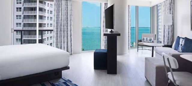 Brickell Junior Suite | Bay Views, Pool Access & Dining Steps Away in Miami