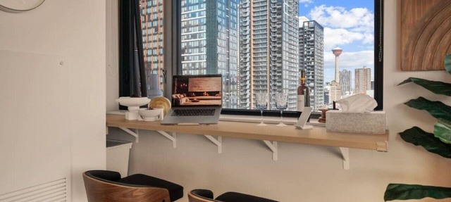 Calgary Tower View |King Bed | 2BR |AC |Gym in Calgary
