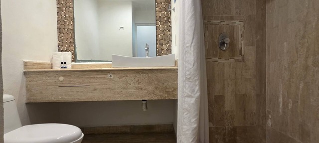 Cancun Beach Escape ocean view ideal for family travel, beach access in Cancun