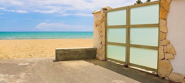 Casa Libezia B: A welcoming apartment located right on the beach, with Free WI-FI. in Augusta