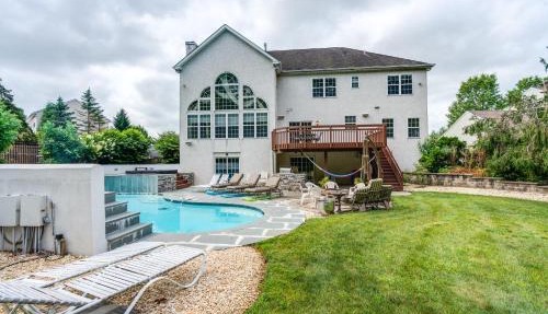 Centrally Located Family Home w/Pool in Harleysville