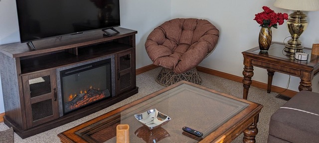 Charming 3-bedroom building in Harborcreek with WiFi, AC. Private and quiet in Harborcreek