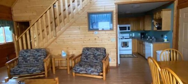 Charming 4 Bd/3.5 bath Cabin Upper and Lower Level-separate units one building in Warrens
