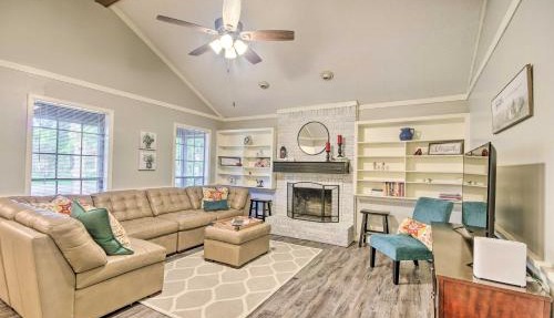 Charming Brandon Home with Deck, Charcoal Grill in Luckney