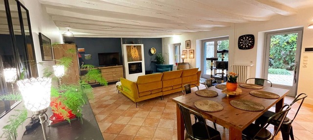 Charming cottage with enclosed garden and pets allowed in Chambray-lès-Tours