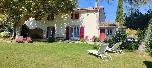 Charming cottage in the countryside between St Rémy de Provence and Avignon in Eyragues