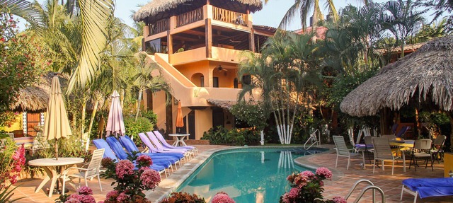 Charming private suite w/kitchen, view, ionization pool system, 1min to beach in Puerto Escondido