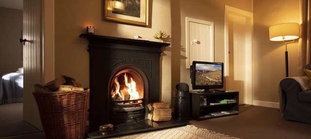 Chestnut Cottage - a charming traditional stone cottage with 2 bedrooms on Arniston Estate in Gorebridge