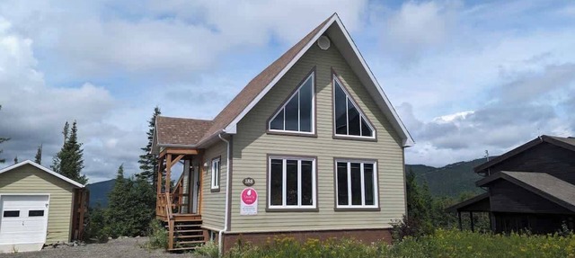 Chouette Blanche | Tavata Chalets | Valinouët in Saint-David-de-Falardeau