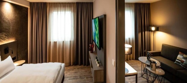Clean, Modern Room Near Porsche Museum & Zoo Wilhelma — Great Location! in Stuttgart