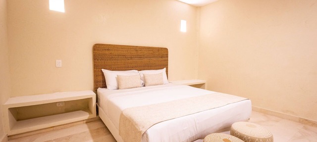 Colonial Room @Walled City with King Bed in Cartagena de Indias