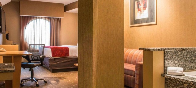 Comfort Suites Monroeville - Pittsburgh East in Monroeville