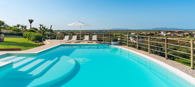 Comfortable villa with pool situated in a splendid panoramic location near Trapani in Paceco