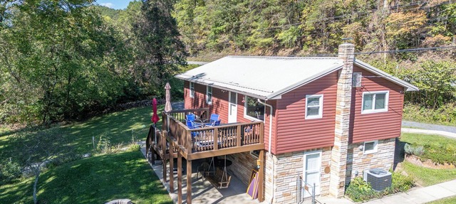 Comfy Creekside Getaway in Eagle Rock, VA on Craig Creek, near the James River in Eagle Rock