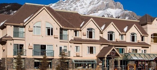 Comfy Room Along Banff Ave! Air-Conditioning in Banff