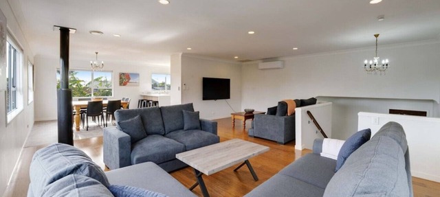 Cosy Mt Wellington 5BR Home with Air-Con & Parking in Auckland Central Suburbs