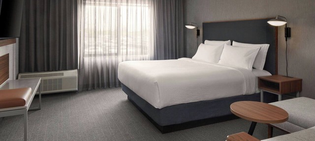 Courtyard by Marriott Hamilton in Hamilton